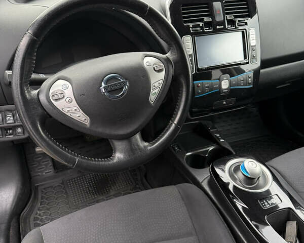 Белый Ниссан Лиф, объемом двигателя 0 л и пробегом 160 тыс. км за 6300 $, фото 11 на Automoto.ua