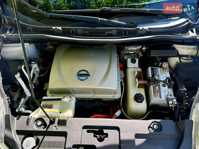 Белый Ниссан Лиф, объемом двигателя 0 л и пробегом 144 тыс. км за 6700 $, фото 29 на Automoto.ua