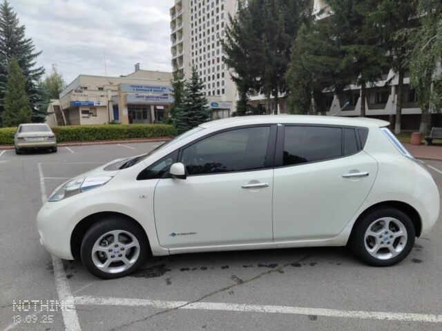 Белый Ниссан Лиф, объемом двигателя 0 л и пробегом 200 тыс. км за 4299 $, фото 5 на Automoto.ua