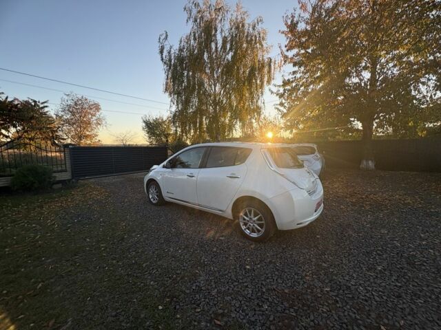 Белый Ниссан Лиф, объемом двигателя 0 л и пробегом 117 тыс. км за 6200 $, фото 15 на Automoto.ua