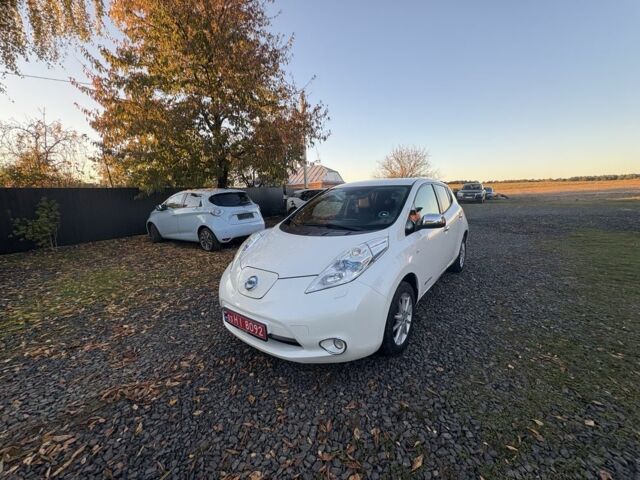 Белый Ниссан Лиф, объемом двигателя 0 л и пробегом 117 тыс. км за 6200 $, фото 10 на Automoto.ua