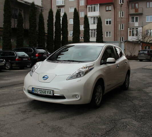 Белый Ниссан Лиф, объемом двигателя 0 л и пробегом 180 тыс. км за 6500 $, фото 5 на Automoto.ua
