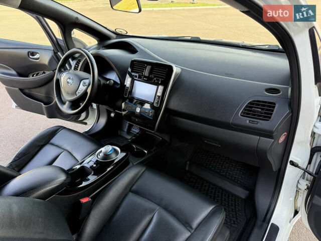 Белый Ниссан Лиф, объемом двигателя 0 л и пробегом 144 тыс. км за 7250 $, фото 21 на Automoto.ua