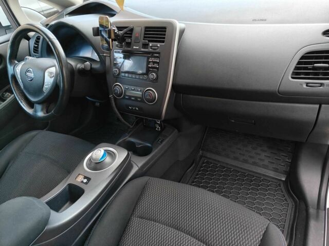 Белый Ниссан Лиф, объемом двигателя 0 л и пробегом 118 тыс. км за 7599 $, фото 13 на Automoto.ua