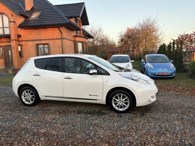 Белый Ниссан Лиф, объемом двигателя 0 л и пробегом 117 тыс. км за 6000 $, фото 3 на Automoto.ua