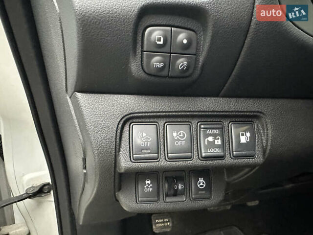 Белый Ниссан Лиф, объемом двигателя 0 л и пробегом 136 тыс. км за 5850 $, фото 11 на Automoto.ua