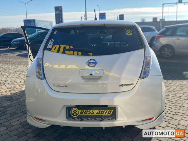 Білий Ніссан Ліф, об'ємом двигуна 24 л та пробігом 122 тис. км за 7700 $, фото 4 на Automoto.ua