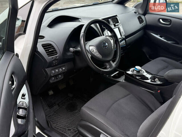 Белый Ниссан Лиф, объемом двигателя 0 л и пробегом 160 тыс. км за 6300 $, фото 12 на Automoto.ua