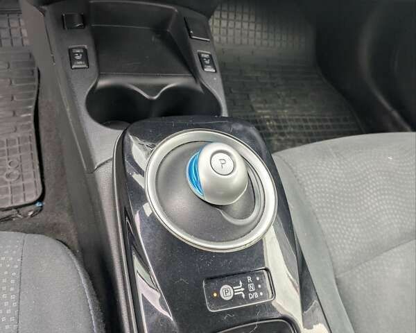 Білий Ніссан Ліф, об'ємом двигуна 0 л та пробігом 134 тис. км за 6500 $, фото 17 на Automoto.ua