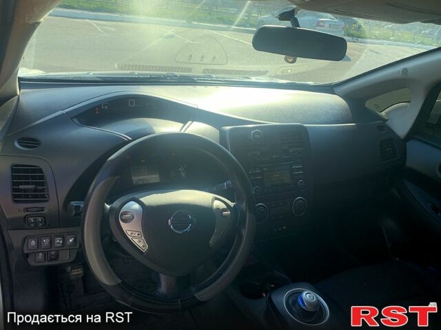 Белый Ниссан Лиф, объемом двигателя 0 л и пробегом 178 тыс. км за 6400 $, фото 6 на Automoto.ua