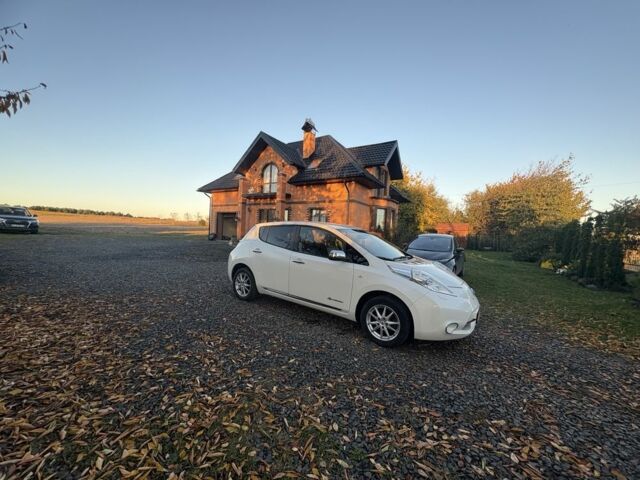 Белый Ниссан Лиф, объемом двигателя 0 л и пробегом 117 тыс. км за 6200 $, фото 12 на Automoto.ua