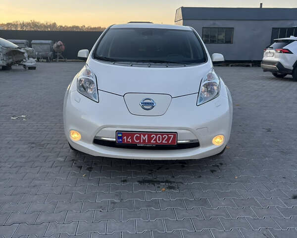 Білий Ніссан Ліф, об'ємом двигуна 0 л та пробігом 127 тис. км за 6450 $, фото 1 на Automoto.ua