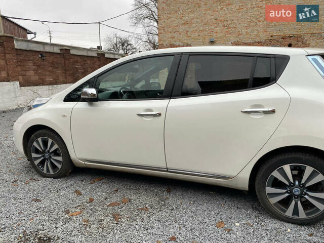 Білий Ніссан Ліф, об'ємом двигуна 0 л та пробігом 179 тис. км за 6800 $, фото 5 на Automoto.ua