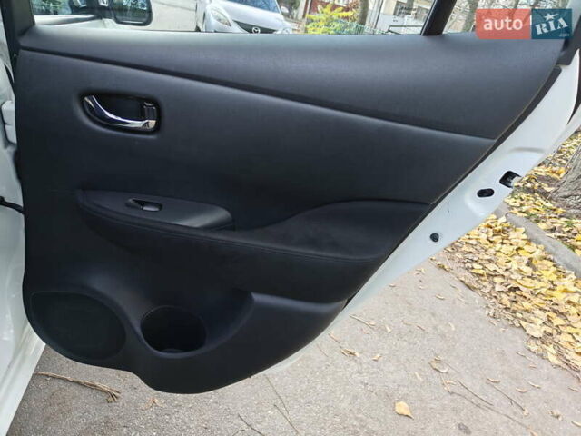 Белый Ниссан Лиф, объемом двигателя 0 л и пробегом 118 тыс. км за 7599 $, фото 48 на Automoto.ua