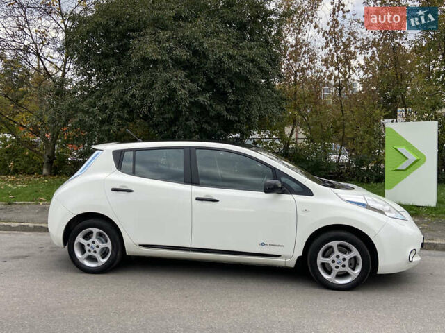 Белый Ниссан Лиф, объемом двигателя 0 л и пробегом 223 тыс. км за 5900 $, фото 6 на Automoto.ua