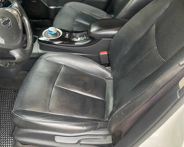 Білий Ніссан Ліф, об'ємом двигуна 0 л та пробігом 167 тис. км за 6700 $, фото 12 на Automoto.ua