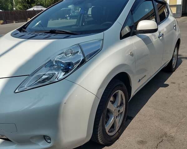 Белый Ниссан Лиф, объемом двигателя 0 л и пробегом 112 тыс. км за 8100 $, фото 1 на Automoto.ua