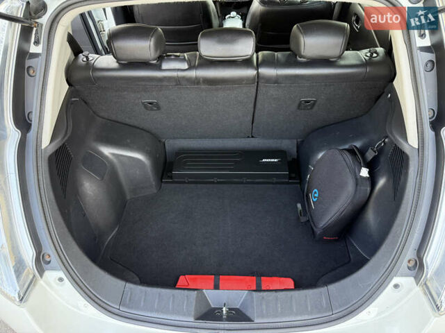 Белый Ниссан Лиф, объемом двигателя 0 л и пробегом 144 тыс. км за 7250 $, фото 23 на Automoto.ua