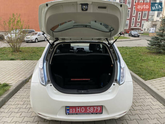 Белый Ниссан Лиф, объемом двигателя 0 л и пробегом 83 тыс. км за 7499 $, фото 3 на Automoto.ua