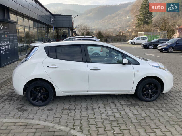 Білий Ніссан Ліф, об'ємом двигуна 0 л та пробігом 136 тис. км за 7500 $, фото 3 на Automoto.ua