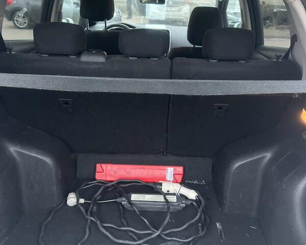 Белый Ниссан Лиф, объемом двигателя 0 л и пробегом 160 тыс. км за 6700 $, фото 14 на Automoto.ua