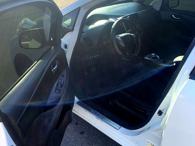 Белый Ниссан Лиф, объемом двигателя 0 л и пробегом 178 тыс. км за 6400 $, фото 5 на Automoto.ua