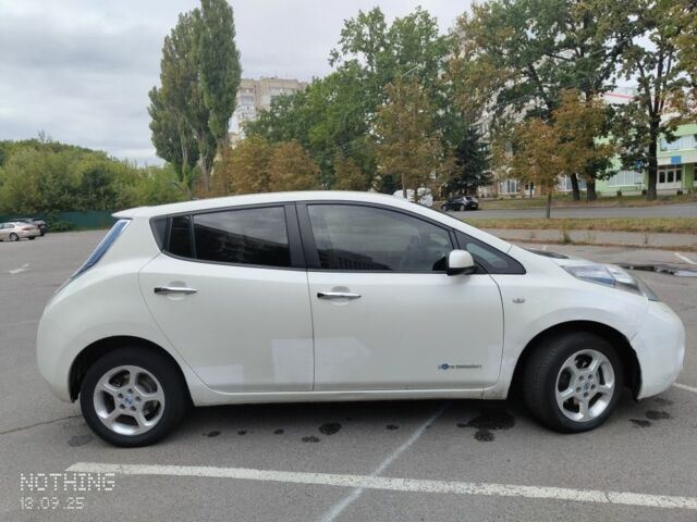 Белый Ниссан Лиф, объемом двигателя 0 л и пробегом 200 тыс. км за 4299 $, фото 4 на Automoto.ua