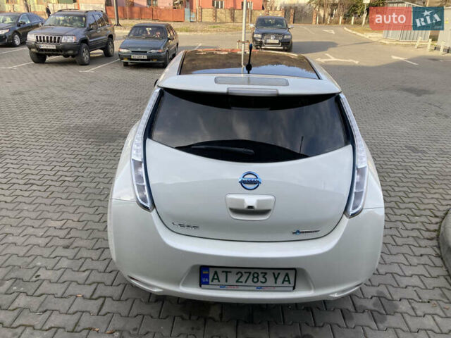 Білий Ніссан Ліф, об'ємом двигуна 0 л та пробігом 136 тис. км за 7500 $, фото 5 на Automoto.ua