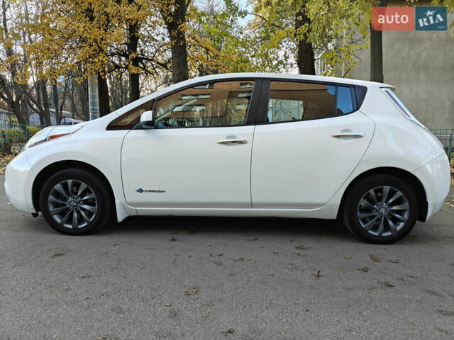 Белый Ниссан Лиф, объемом двигателя 0 л и пробегом 118 тыс. км за 7599 $, фото 12 на Automoto.ua