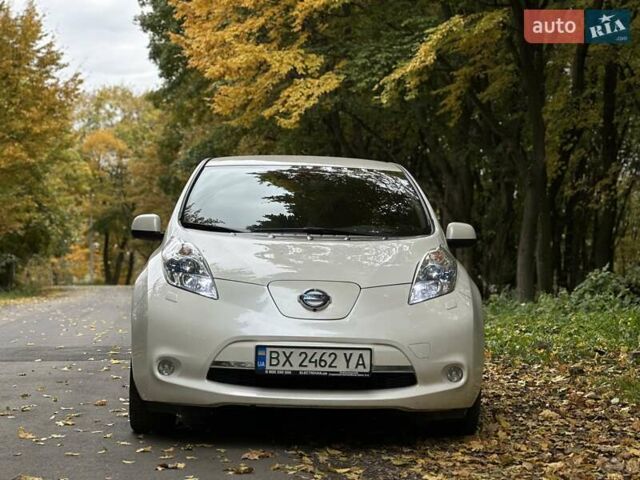Білий Ніссан Ліф, об'ємом двигуна 0 л та пробігом 164 тис. км за 6600 $, фото 1 на Automoto.ua