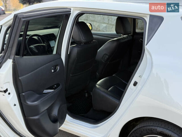 Белый Ниссан Лиф, объемом двигателя 0 л и пробегом 144 тыс. км за 7250 $, фото 15 на Automoto.ua