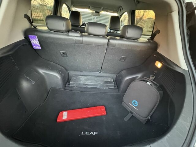 Белый Ниссан Лиф, объемом двигателя 0 л и пробегом 117 тыс. км за 6000 $, фото 18 на Automoto.ua