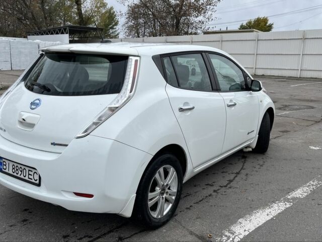 Белый Ниссан Лиф, объемом двигателя 0 л и пробегом 180 тыс. км за 6200 $, фото 5 на Automoto.ua