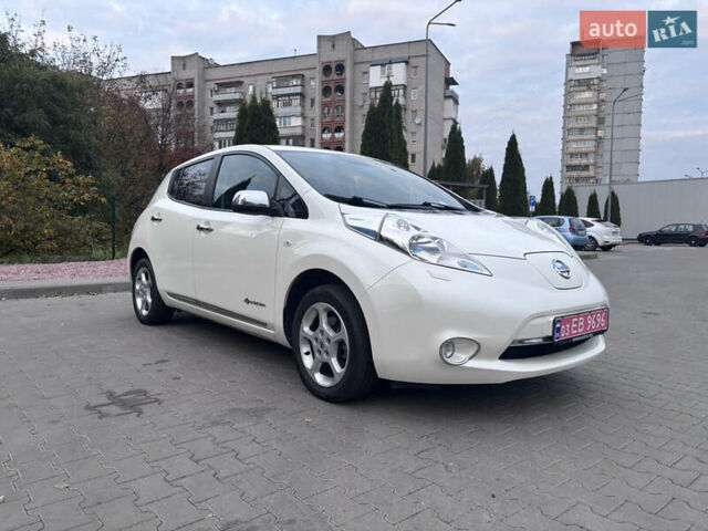 Белый Ниссан Лиф, объемом двигателя 0 л и пробегом 145 тыс. км за 6799 $, фото 4 на Automoto.ua