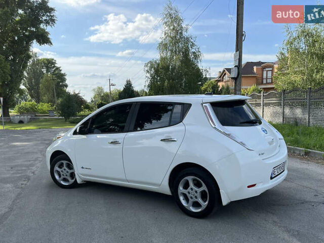 Белый Ниссан Лиф, объемом двигателя 0 л и пробегом 100 тыс. км за 8500 $, фото 1 на Automoto.ua