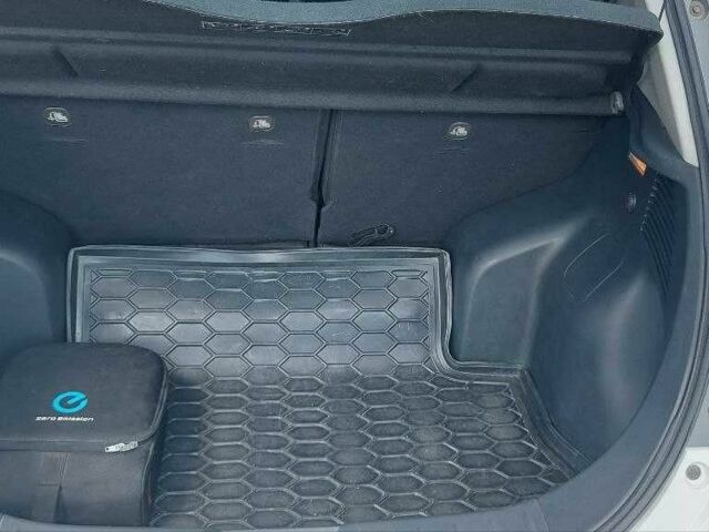 Белый Ниссан Лиф, объемом двигателя 0 л и пробегом 170 тыс. км за 6600 $, фото 15 на Automoto.ua