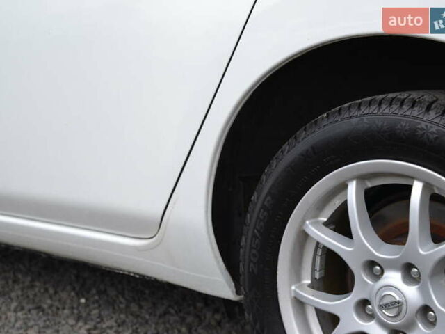 Белый Ниссан Лиф, объемом двигателя 0 л и пробегом 124 тыс. км за 5800 $, фото 41 на Automoto.ua