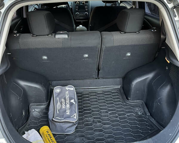 Белый Ниссан Лиф, объемом двигателя 0 л и пробегом 156 тыс. км за 6700 $, фото 6 на Automoto.ua