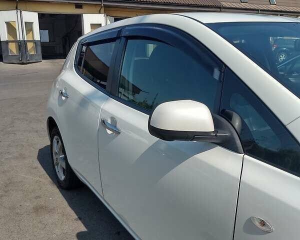 Белый Ниссан Лиф, объемом двигателя 0 л и пробегом 112 тыс. км за 8100 $, фото 9 на Automoto.ua