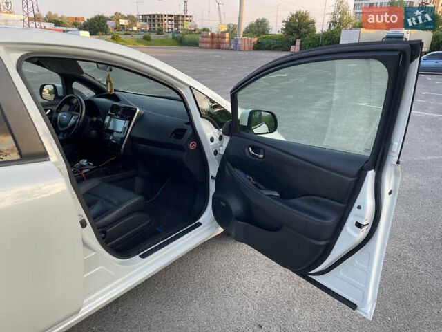 Білий Ніссан Ліф, об'ємом двигуна 0 л та пробігом 186 тис. км за 6999 $, фото 12 на Automoto.ua