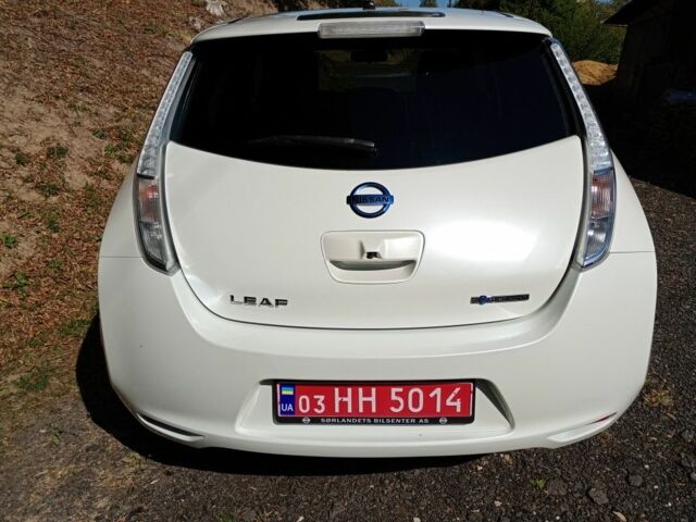 Белый Ниссан Лиф, объемом двигателя 0 л и пробегом 96 тыс. км за 7500 $, фото 3 на Automoto.ua