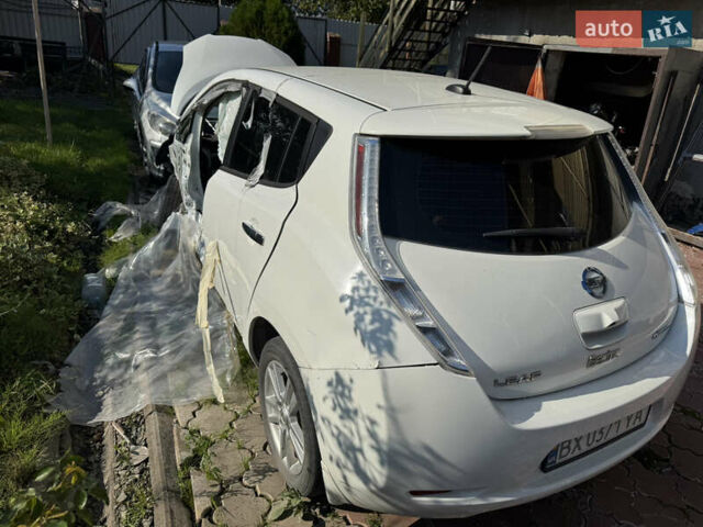 Белый Ниссан Лиф, объемом двигателя 0 л и пробегом 140 тыс. км за 4400 $, фото 7 на Automoto.ua