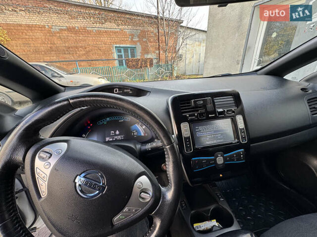 Белый Ниссан Лиф, объемом двигателя 0 л и пробегом 145 тыс. км за 6000 $, фото 13 на Automoto.ua