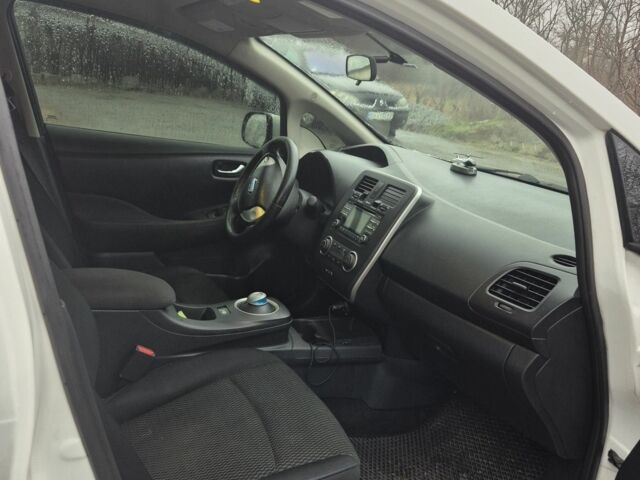 Белый Ниссан Лиф, объемом двигателя 0 л и пробегом 158 тыс. км за 6300 $, фото 5 на Automoto.ua