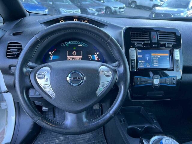 Белый Ниссан Лиф, объемом двигателя 0 л и пробегом 134 тыс. км за 6190 $, фото 17 на Automoto.ua