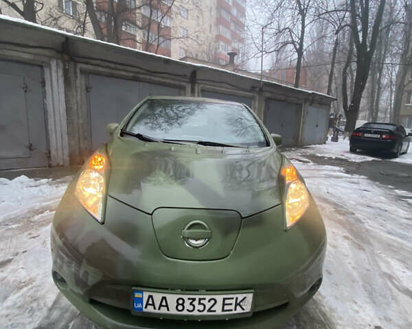 Білий Ніссан Ліф, об'ємом двигуна 0 л та пробігом 119 тис. км за 6500 $, фото 3 на Automoto.ua