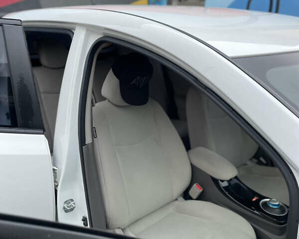 Белый Ниссан Лиф, объемом двигателя 0 л и пробегом 149 тыс. км за 9500 $, фото 1 на Automoto.ua