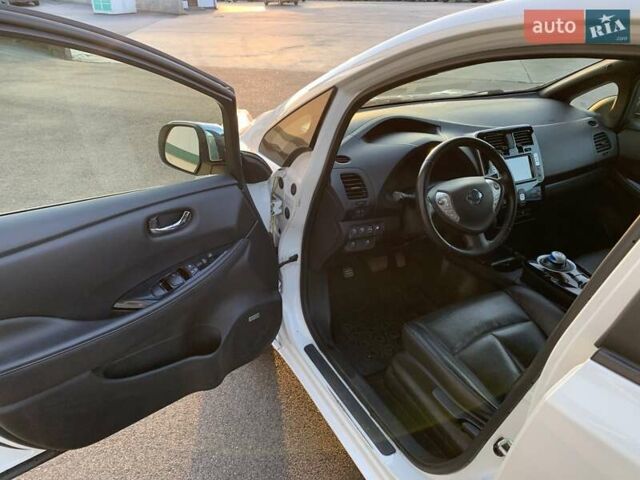 Білий Ніссан Ліф, об'ємом двигуна 0 л та пробігом 145 тис. км за 6950 $, фото 13 на Automoto.ua