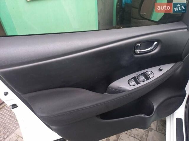 Білий Ніссан Ліф, об'ємом двигуна 0 л та пробігом 130 тис. км за 5500 $, фото 10 на Automoto.ua