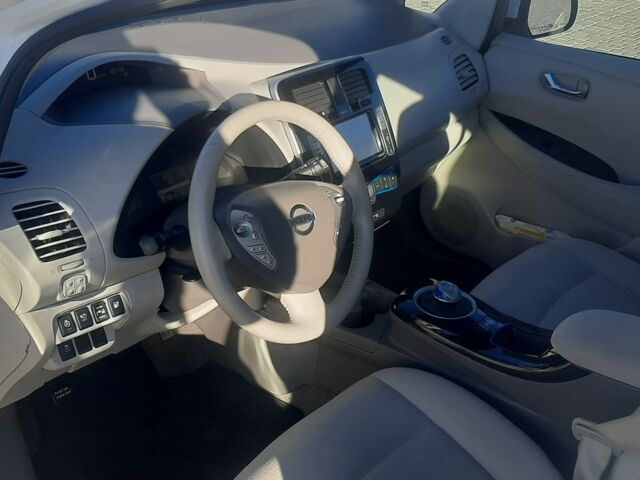 Білий Ніссан Ліф, об'ємом двигуна 0 л та пробігом 154 тис. км за 5600 $, фото 4 на Automoto.ua